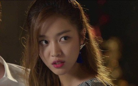 Vợ bầu vượt mặt 8 tháng chồng vẫn ép vào viện chăm chị chồng đẻ mổ, vợ ức tận cổ buông một câu sắc lẻm khiến chồng im bặt