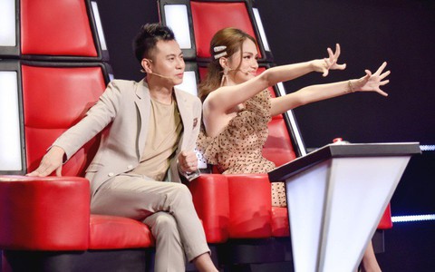 Hoa hậu Hương Giang khẩu chiến với đàn chị trên ghế nóng The Voice Kids, chưa bao giờ nàng Hậu "dữ dằn" đến thế