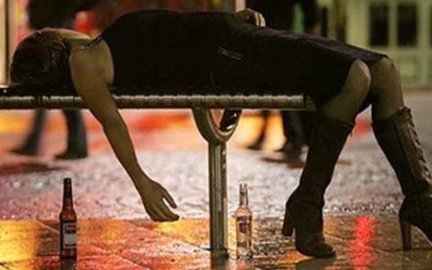 Hút thuốc thụ động thì ai cũng biết, giờ khoa học bảo có cả "uống rượu bia thụ động" và tác hại nó gây ra cũng cực kỳ kinh khủng