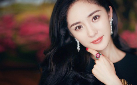 Dương Mịch lại ăn gạch đá vì tin đồn tham lam, đang quay phim mà xin nghỉ 42 ngày để chạy show kiếm thêm tiền