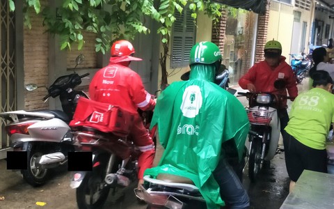 Ứng dụng đặt đồ ăn hiện nay: Vẫn tiện nhưng không còn nhiều "lợi" cho người dùng, nhận nhiều chỉ trích về dịch vụ