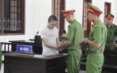 Bản án nào cho ông bố trẻ ném con 7 ngày tuổi xuống giếng vì nghi ngờ không phải con ruột?
