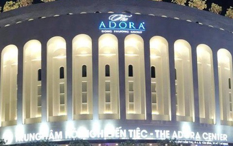 Gia đình chủ tiệc cưới ở The Adora có khách bị ngộ độc: "Họ đưa 500.000 đồng như ban phát cho chúng tôi"