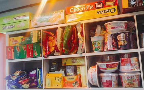 Choáng váng với “kho lương thực” của công ty, nguyên do khiến chàng trai quyết ăn dầm nằm dề ở văn phòng khi hết lương