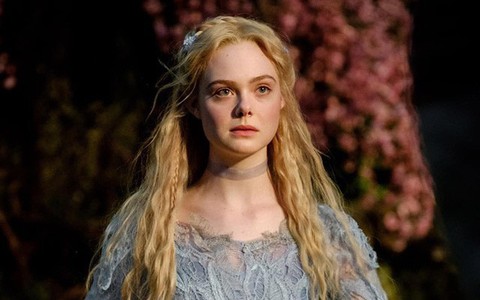"Maleficent" 2: Dân mạng sốc trước tạo hình cực phẩm của "công chúa Aurora" Elle Fanning