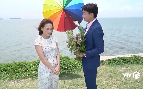 Về nhà đi con: Không phải khung cảnh lãng mạn hay lời sến súa của Vũ, chiếc ô mới là thứ được quan tâm nhất lúc cầu hôn