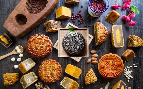 Bánh Trung thu "Healthy" thân thiện với sức khỏe nhưng giá thành thì không thân thiện lắm, có bánh lên tới 350 nghìn/cái