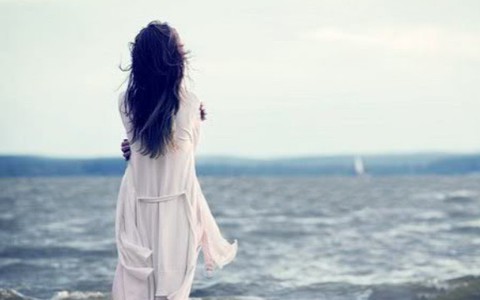 Dẫn người yêu về ra mắt, vừa thấy anh ấy, chị gái tôi đang yếu ớt ngồi tựa vào ghế bỗng giận dữ la hét rồi đuổi anh ấy ra khỏi nhà 