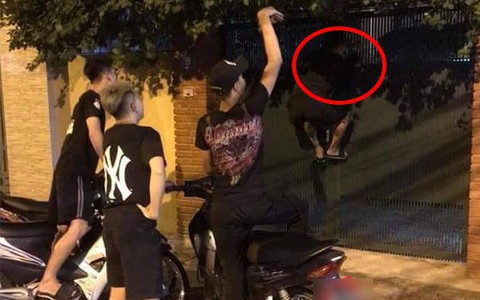 Hay tin Vũ trả Thư 3 tỷ, nhóm thanh niên liền đến cửa nhà ông Sơn "Về nhà đi con" đòi nợ gây xôn xao MXH