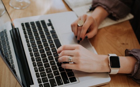 Đang đau đầu vì Facebook siết chặt quảng cáo, chị em bán hàng online sẽ được Lotus "cứu cánh"?