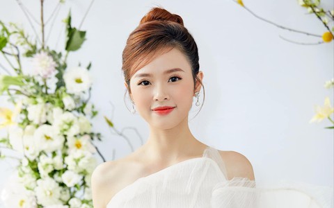 Trong khi Thúy Vi dạy cách "bào tiền" bạn trai, Midu lại tự hào tuyên bố "không ăn bám" khiến dân mạng rào rào ủng hộ