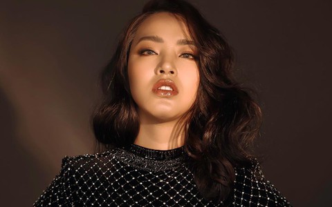 Vừa khẳng định không phẫu thuật thẩm mỹ, Hải Băng đã lộ ngay chi tiết bất thường trên gương mặt
