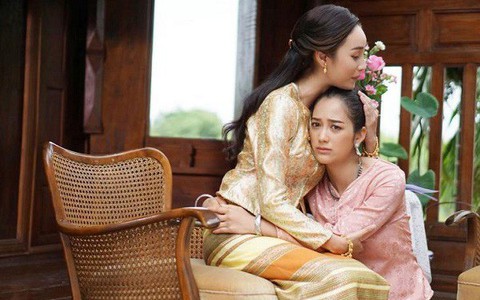 Trải qua cuộc đại phẫu cắt da cắt thịt, khi những chiếc gạc cuối cùng gỡ khỏi người tôi, vợ đỏ hoe mắt động viên: "Anh đẹp lắm!"