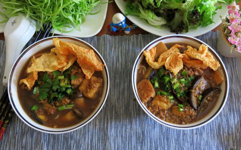 Tháng Vu Lan, học ngay cách làm bún mắm chay chuẩn ngon từ Food Blogger Liên Ròm