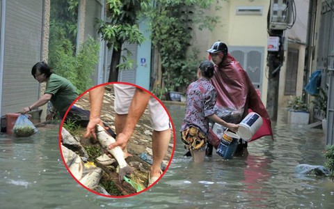 Hà Nội mưa như trút nước, người khốn khổ tát nước từ nhà ra sân, người hăng hái ra kênh bắt cá