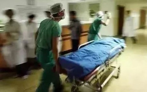 Người đàn ông đột quỵ trong giấc ngủ vì hành động sai lầm sau uống rượu