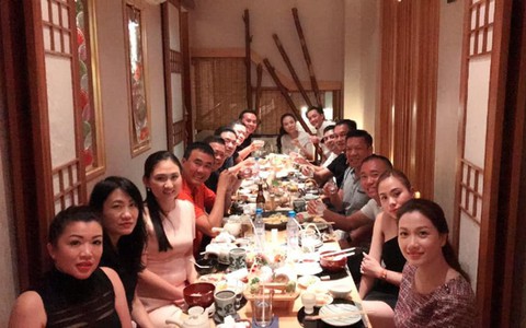 Không du lịch lãng mạn, vợ chồng Cường Đô La - Đàm Thu Trang hưởng tuần trăng mật "cực chất" bằng chuyến phượt cùng hội siêu xe