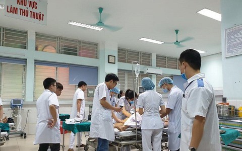 Sập giàn giáo cây xăng ở Hải Phòng, 18 công nhân gặp nạn