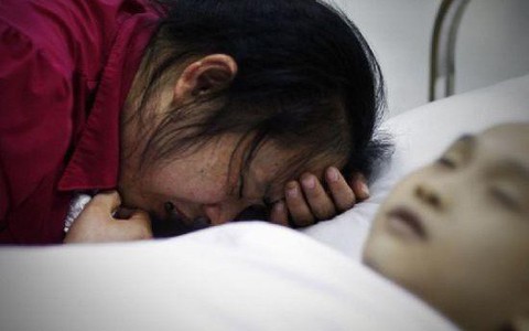 Cậu bé 9 tuổi bị ung thư ruột, bác sĩ cảnh báo 2 loại thực phẩm cả người lớn và trẻ nhỏ đều không nên ăn