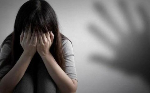 Đi sinh nhật bạn quen qua mạng, cô gái bị đưa vào nhà nghỉ hiếp dâm
