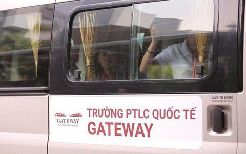 Bỏ quên học sinh trong xe ô tô: Đồ Rê Mí bị đình chỉ, Gateway lại không?
