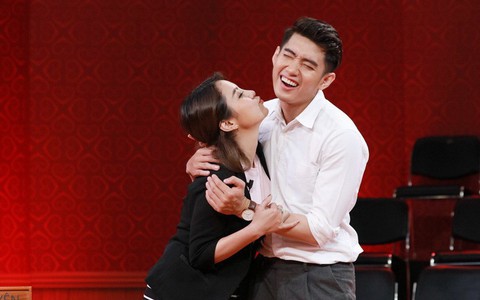 Dân mạng chia sẻ rầm rộ clip Quang Đăng - Thái Trinh từng ôm nhau khóc ở "Phiên tòa tình yêu" trước khi “đường ai nấy đi”