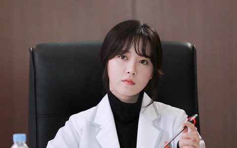 Goo Hye Sun tiếp tục phải nằm viện trước áp lực dư luận khi lộ thói quen kiểm soát Ahn Jae Hyun 