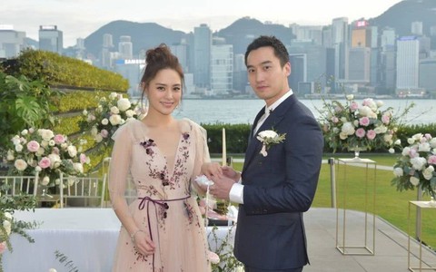 Chồng Chung Hân Đồng bị tố ngoại tình với hotgirl, ăn chơi trác táng khi vợ không có bên cạnh