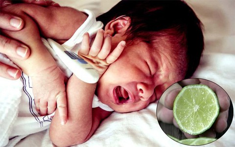 Từ trường hợp bà vắt chanh vào miệng cháu khi đang sốt co giật, bác sĩ chỉ ra hàng loạt sai lầm của cha mẹ khi chăm sóc trẻ 