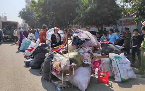 Hà Nội: Cháy chợ Tó ở Đông Anh, hàng trăm tiểu thương hoảng loạn sơ tán của cải