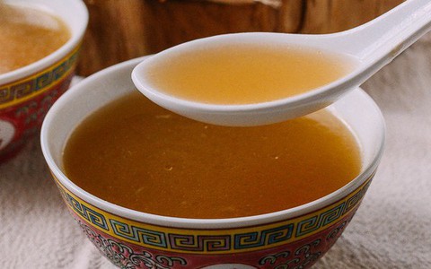Có công thức nấu nước dùng này, tôi nấu món canh hay súp gì cũng ngon và tiện hơn hẳn