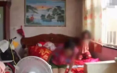 Yêu thái quá, mẹ giữ con gái 8 tuổi không khác gì tù giam lỏng, đến ông bà cũng không biết mặt