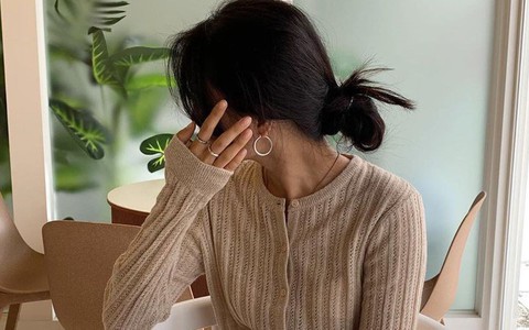 Học từ chính chuyên gia làm tóc người Hàn 2 cách búi thấp kiểu buông lơi cực hợp trời Thu 