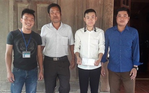 2 nam sinh liều mình lao xuống dòng lũ cứu người tàn tật bị cuốn trôi