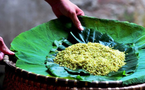 Mùa thu là mùa cốm nhưng trước khi ăn hãy "học thuộc" những điều này để mua được cốm sạch tránh ăn phải cốm tẩm hóa chất