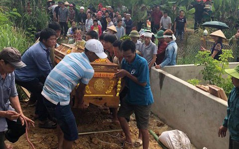 Vụ 2 mẹ con sản phụ tử vong bất thường lúc chờ sinh: Bệnh viện Sơn La phản hồi, chẩn đoán do tắc mạch ối?