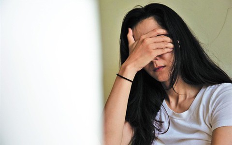 Chỉ đến khi nhặt được tuýp thuốc bôi ngoài da trong góc tủ phòng ngủ, tôi mới biết lý do khiến mình phải kiêng "chuyện ấy" trong lúc thai kỳ