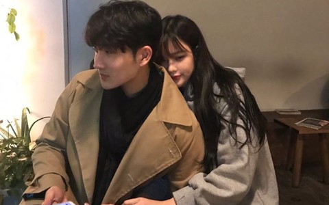 9h tối chưa thấy vợ mới cưới về nhà, chồng "đứng hình" khi nghe câu trả lời trong điện thoại, còn dân mạng thì cười té ghế