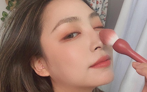 3 sản phẩm makeup dễ "phá hoại" nhan sắc của bạn ngày Tết, khiến da đã khô lại càng thêm bong tróc héo mòn