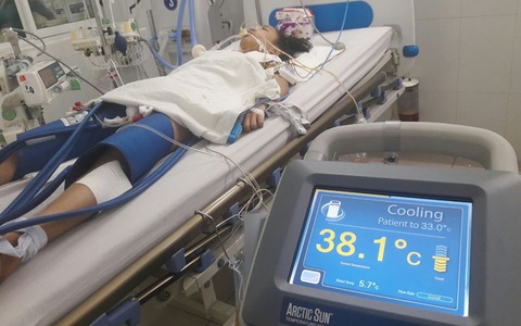 Bệnh nhân 17 tuổi bất ngờ ngã sau giờ tan học thêm dẫn đến hôn mê, ngừng tuần hoàn được cứu sống nhờ hạ thân nhiệt