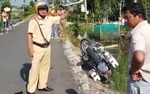 Bị kiểm tra nồng độ cồn, 3 đối tượng tấn công cảnh sát giao thông