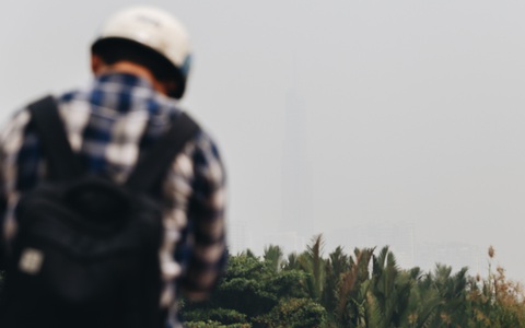 Tòa nhà cao nhất Việt Nam mờ ảo trong bụi mù, Sài Gòn tiếp tục bị ô nhiễm nặng những ngày giáp Tết