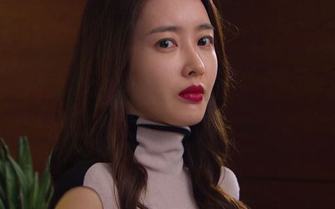 Làm gì cũng bị chồng so sánh "nếu là vợ cũ anh á, cô ấy đã...", tôi nghẹn ngào khóc và nói một câu khiến anh tái mặt