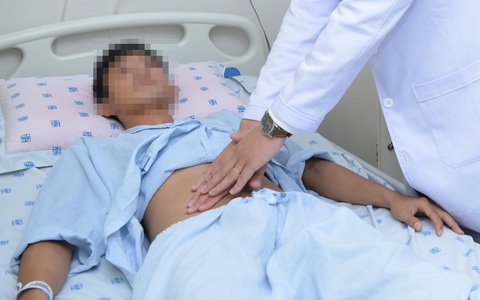 Mới 27 tuổi, chàng trai đã bị tổn thương thận rất nặng, đi tiểu ra máu đỏ tươi vì lý do bất ngờ này