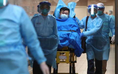 Người dân Vũ Hán lo sợ khi bệnh viện quá tải: “Virus truyền nhiễm có thể đang ở ngay bên cạnh mà bạn không biết”