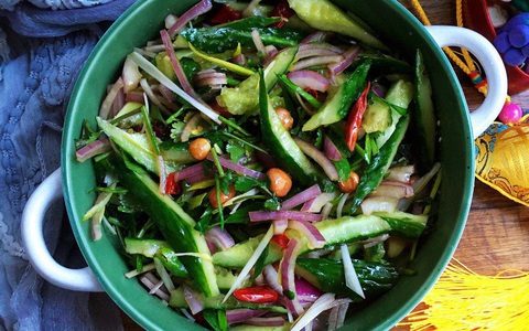 Dưa chuột trộn - món ngon làm nhanh chống ngán ngày Tết