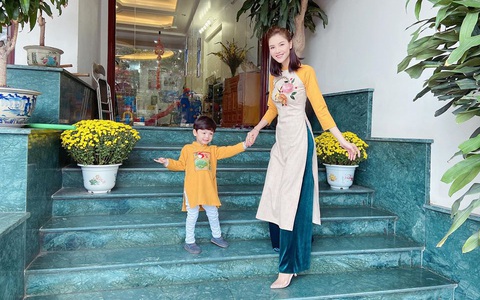 Kỳ Hân tung tăng du xuân cùng chồng con, fan hâm mộ "bấn loạn" vì bé Tỏi quá đẹp trai đáng yêu