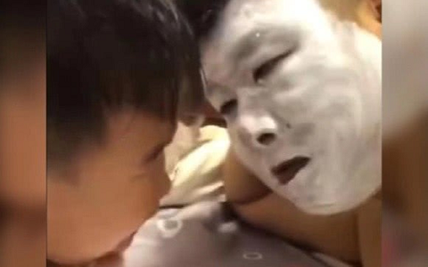 Để con cho chồng trông, người mẹ "hết hồn" khi chứng kiến cảnh tượng trước mắt