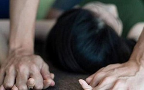 Thanh niên ghé vào nhà dân xin nước rồi hãm hiếp thiếu nữ 15 tuổi