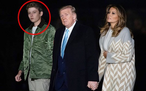Cộng đồng mạng đòi "giải cứu" quý tử nhà Trump sau một loạt bức ảnh để lộ gương mặt bất thường của Barron